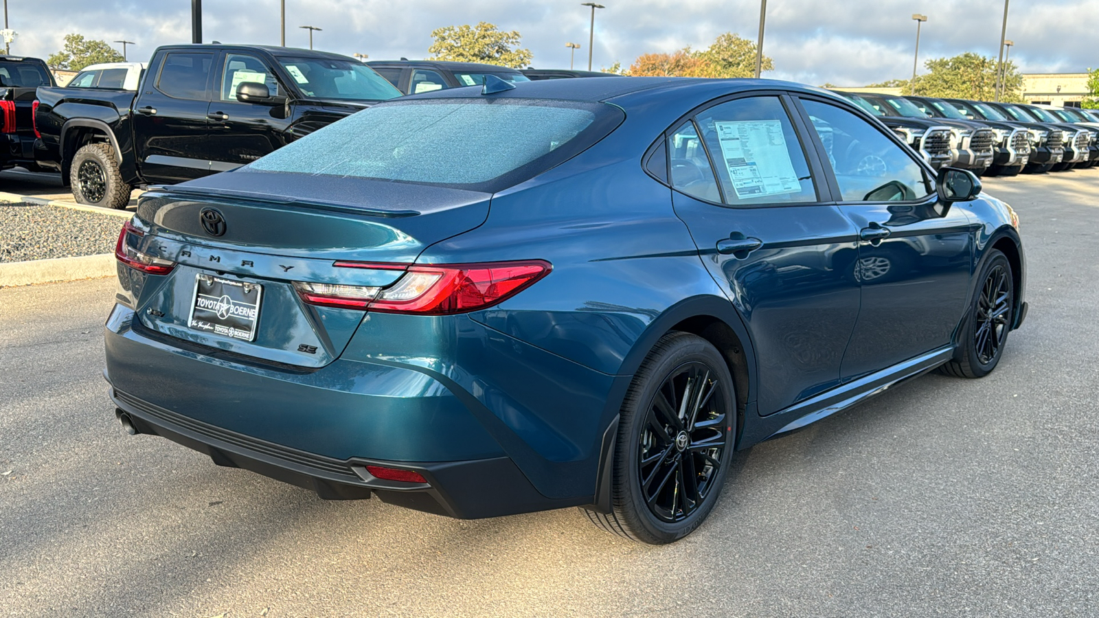 2025 Toyota Camry SE 8