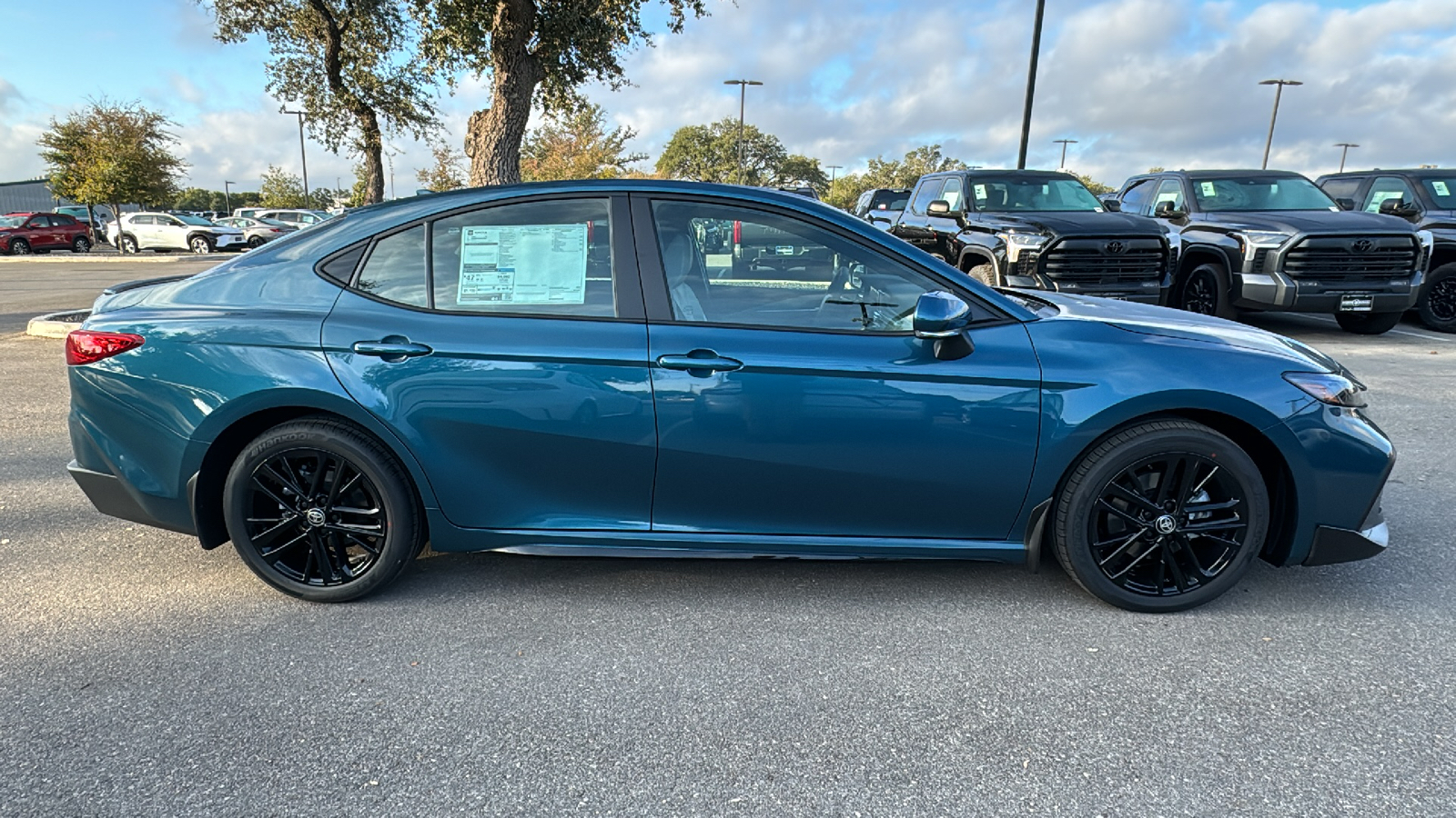 2025 Toyota Camry SE 9