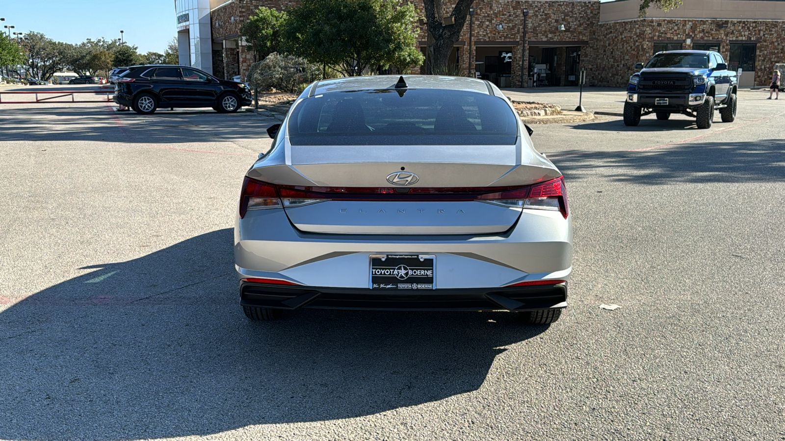 2022 Hyundai Elantra SE 7