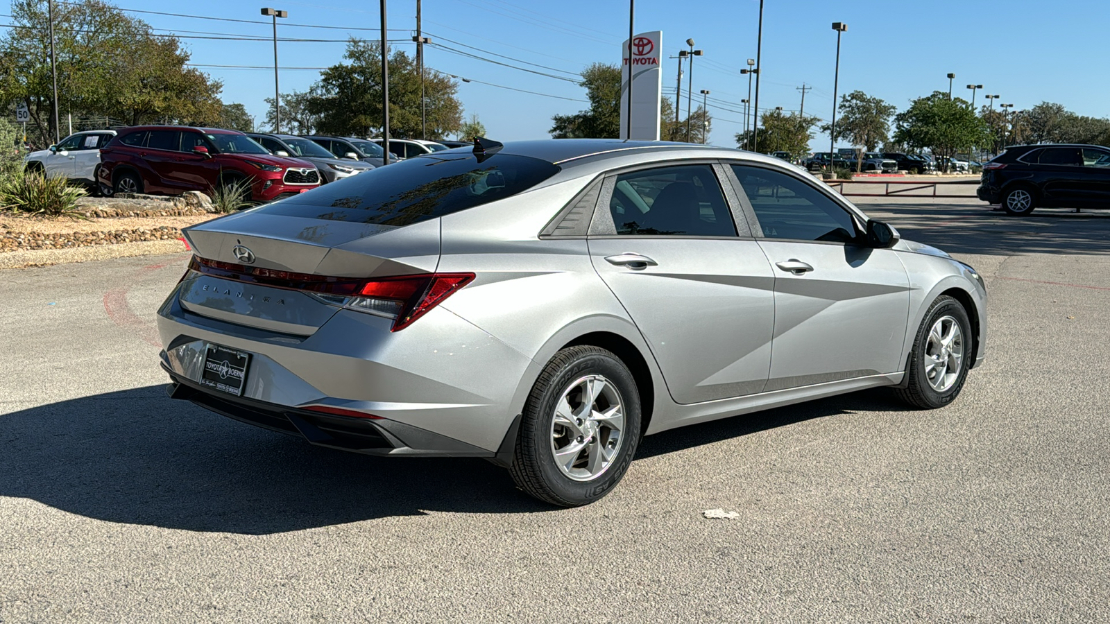 2022 Hyundai Elantra SE 8