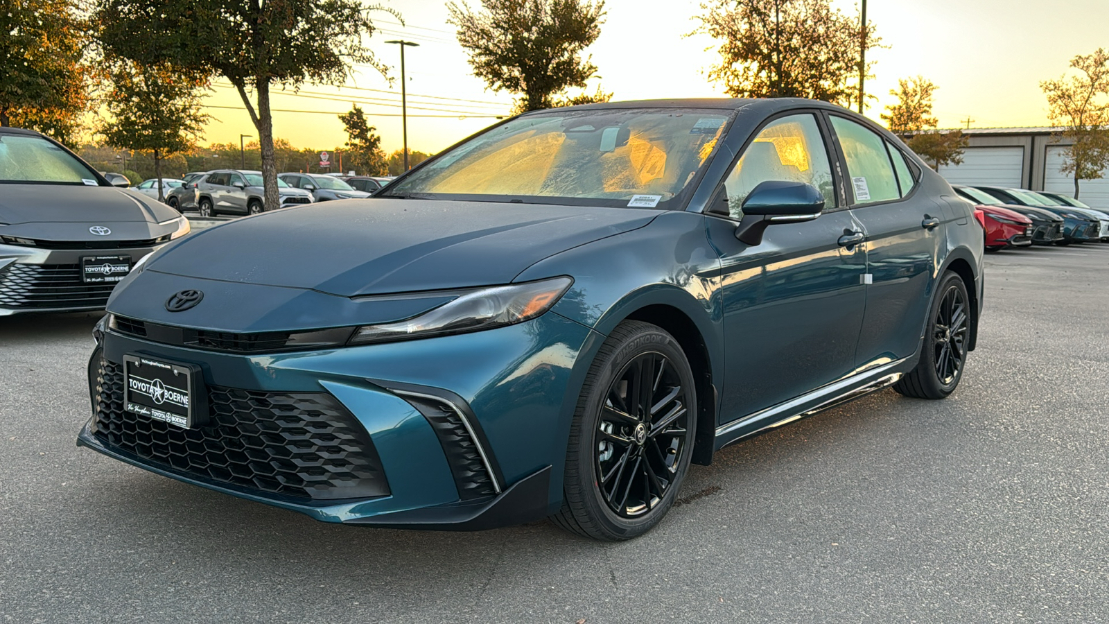 2025 Toyota Camry SE 3