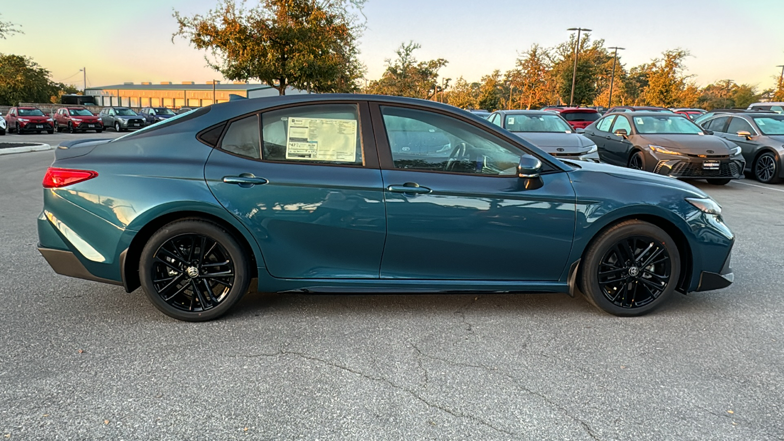 2025 Toyota Camry SE 8