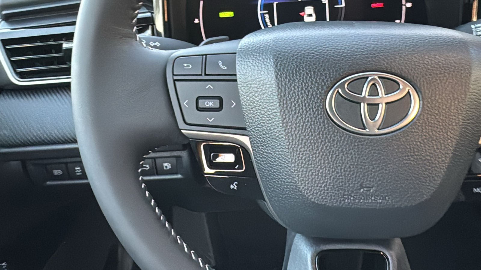 2025 Toyota Camry SE 19