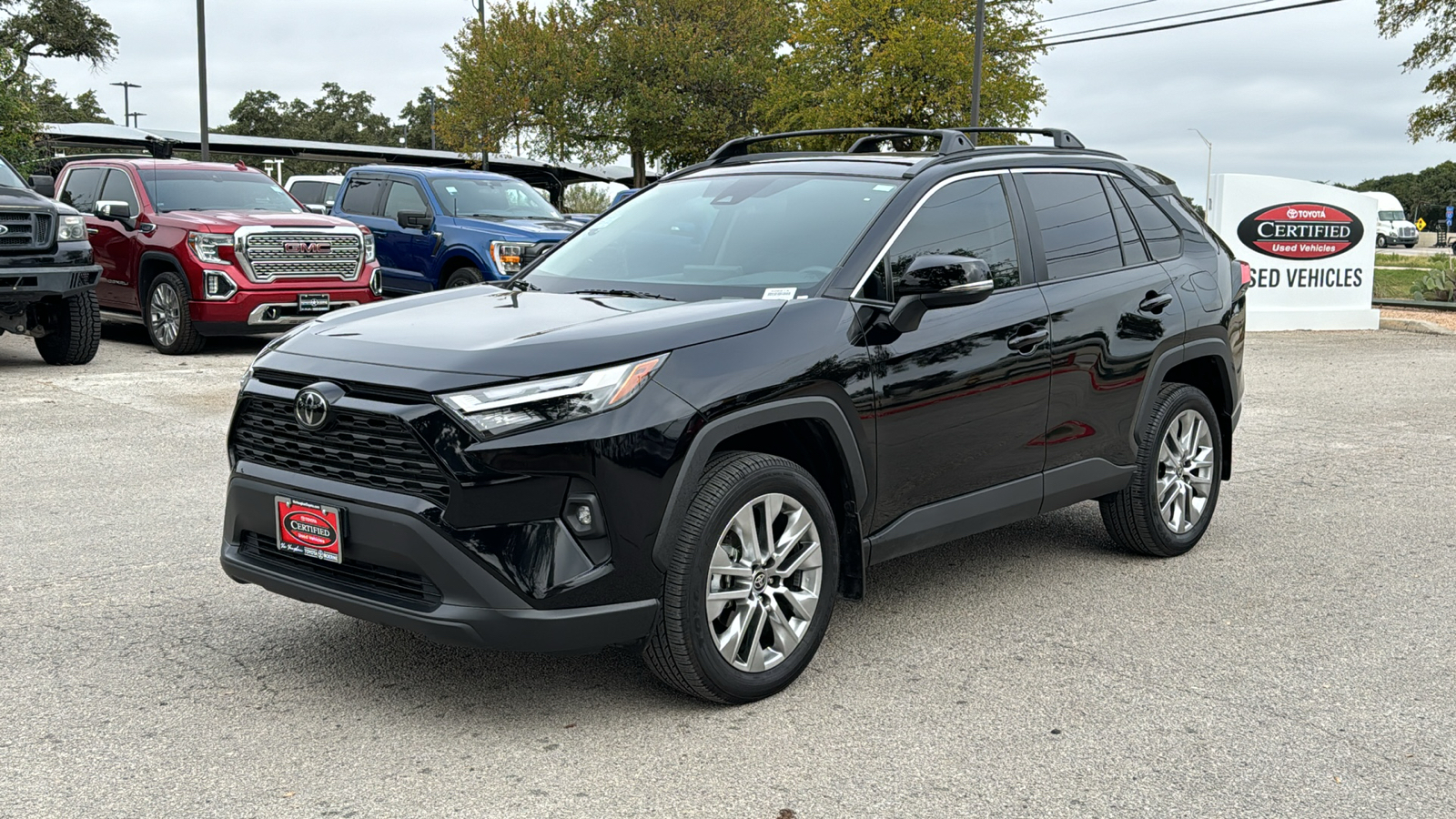 2024 Toyota RAV4 XLE Premium 3