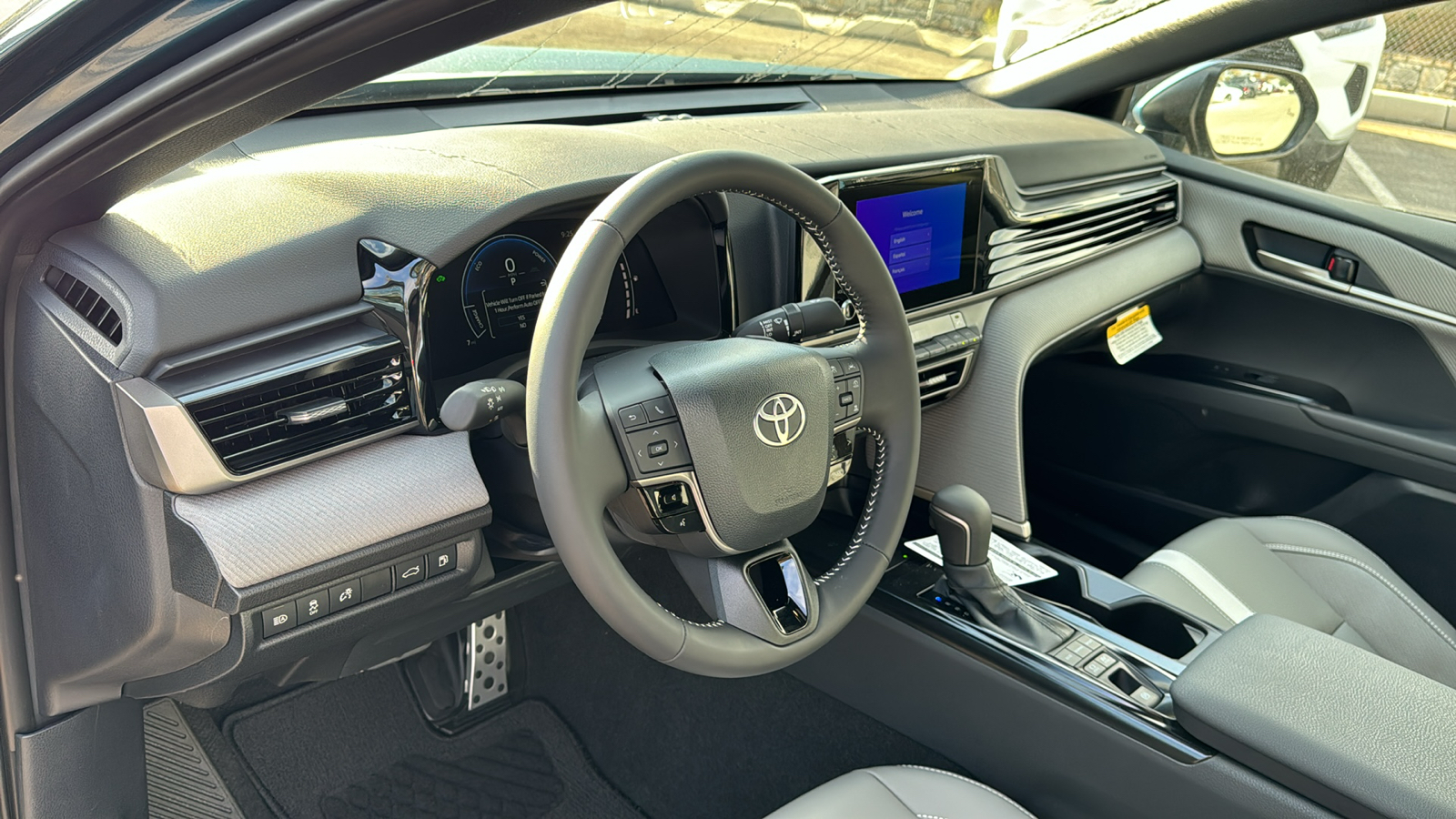 2025 Toyota Camry SE 13