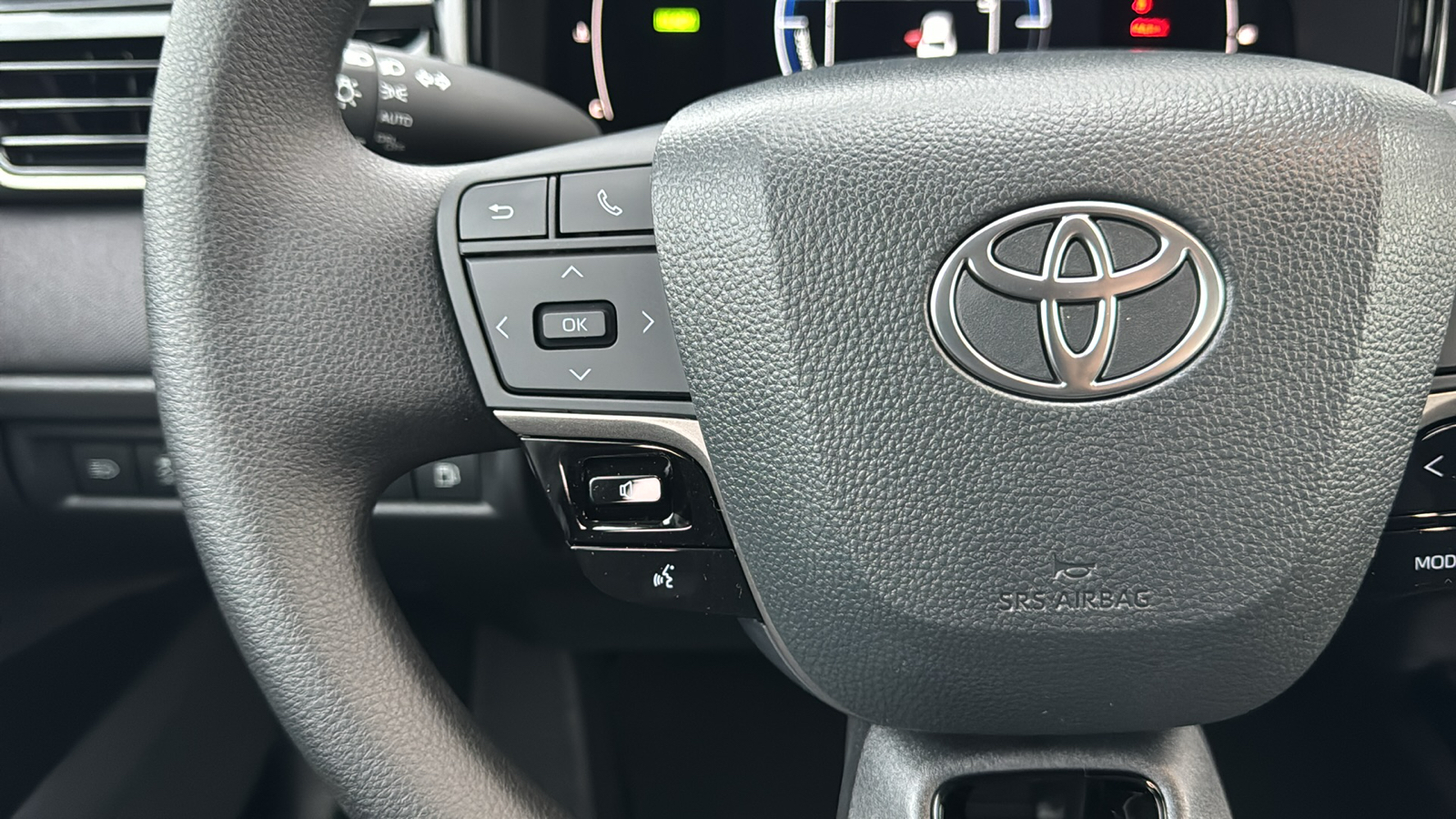 2025 Toyota Camry LE 19