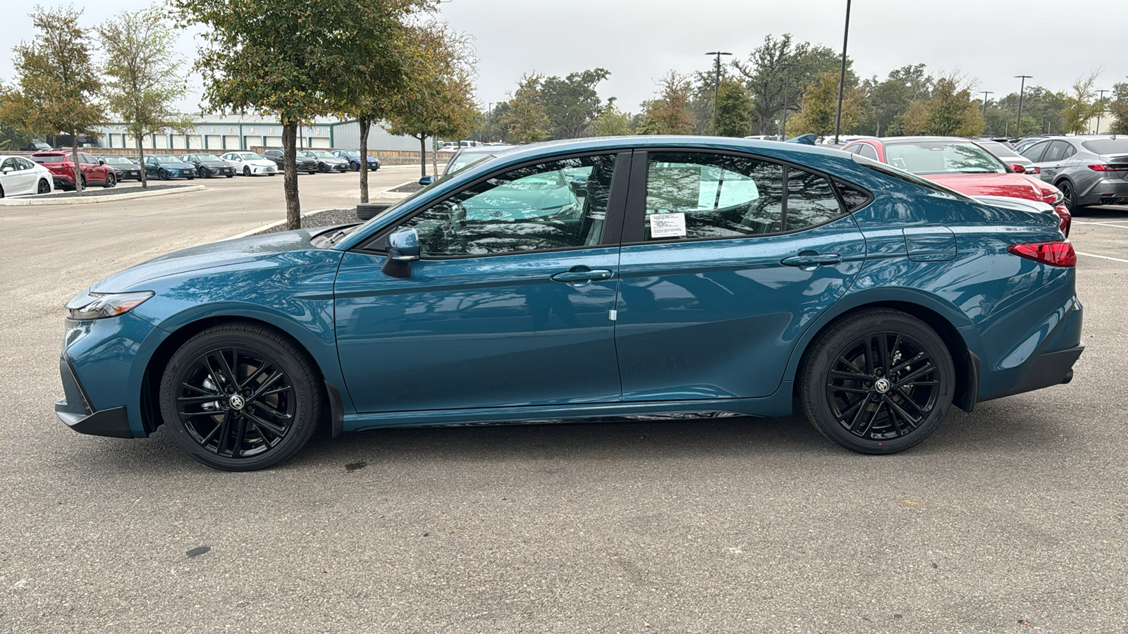 2025 Toyota Camry SE 4