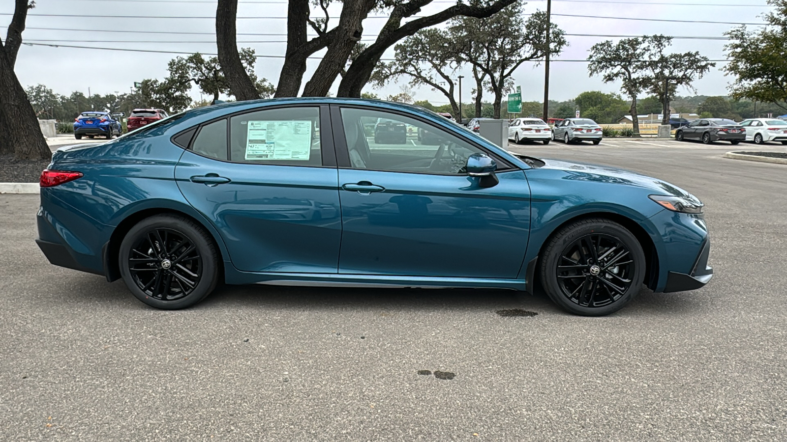 2025 Toyota Camry SE 8