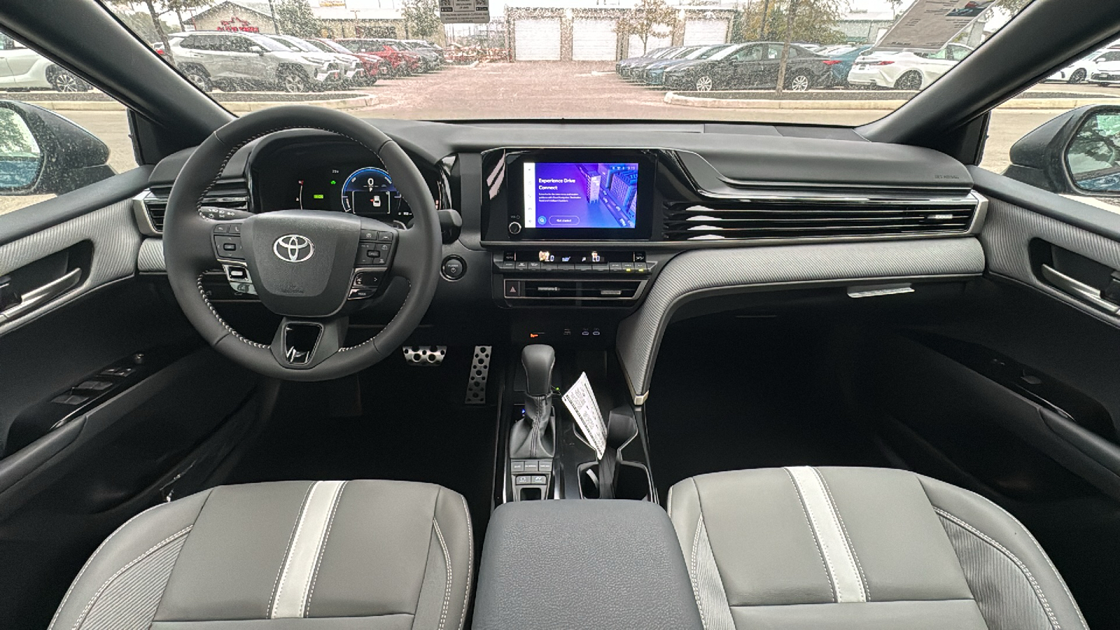 2025 Toyota Camry SE 16