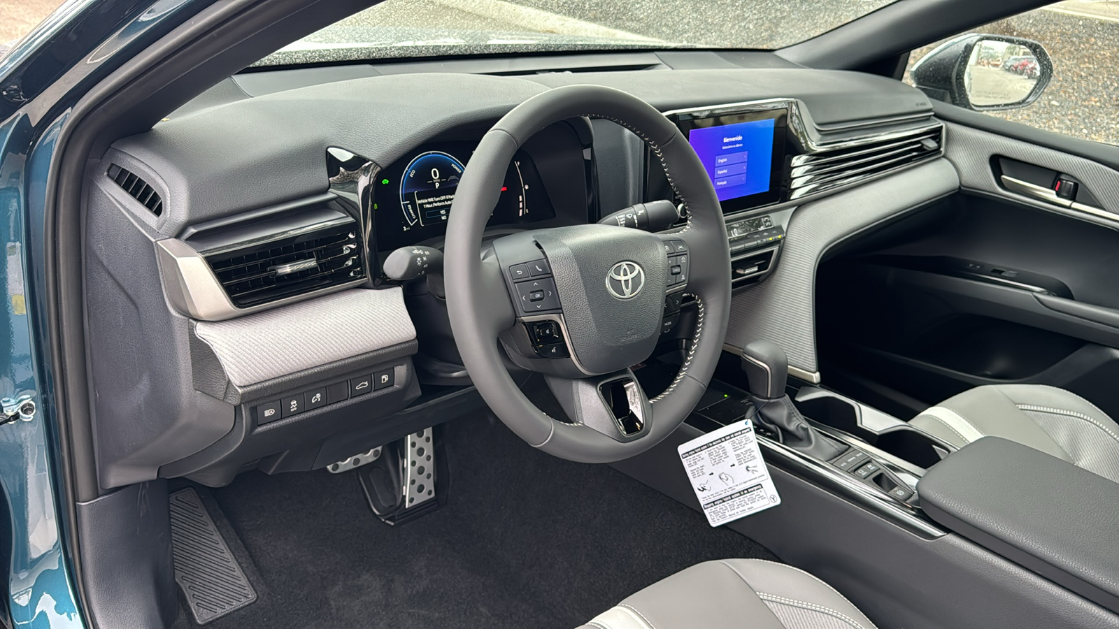 2025 Toyota Camry SE 12