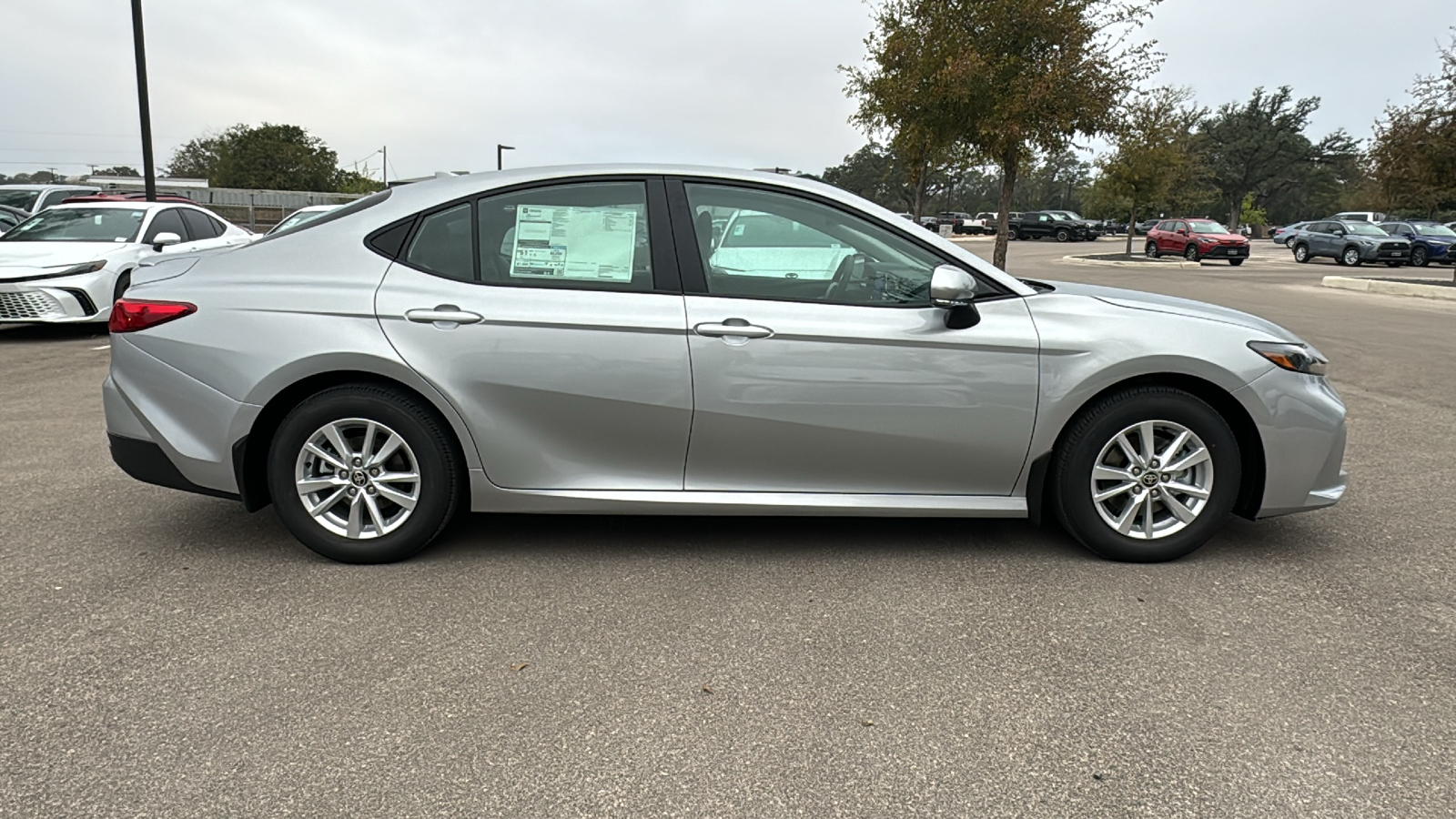 2025 Toyota Camry LE 8