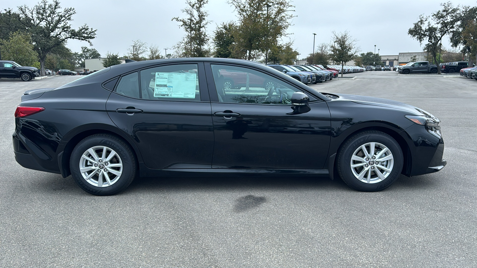 2025 Toyota Camry LE 8