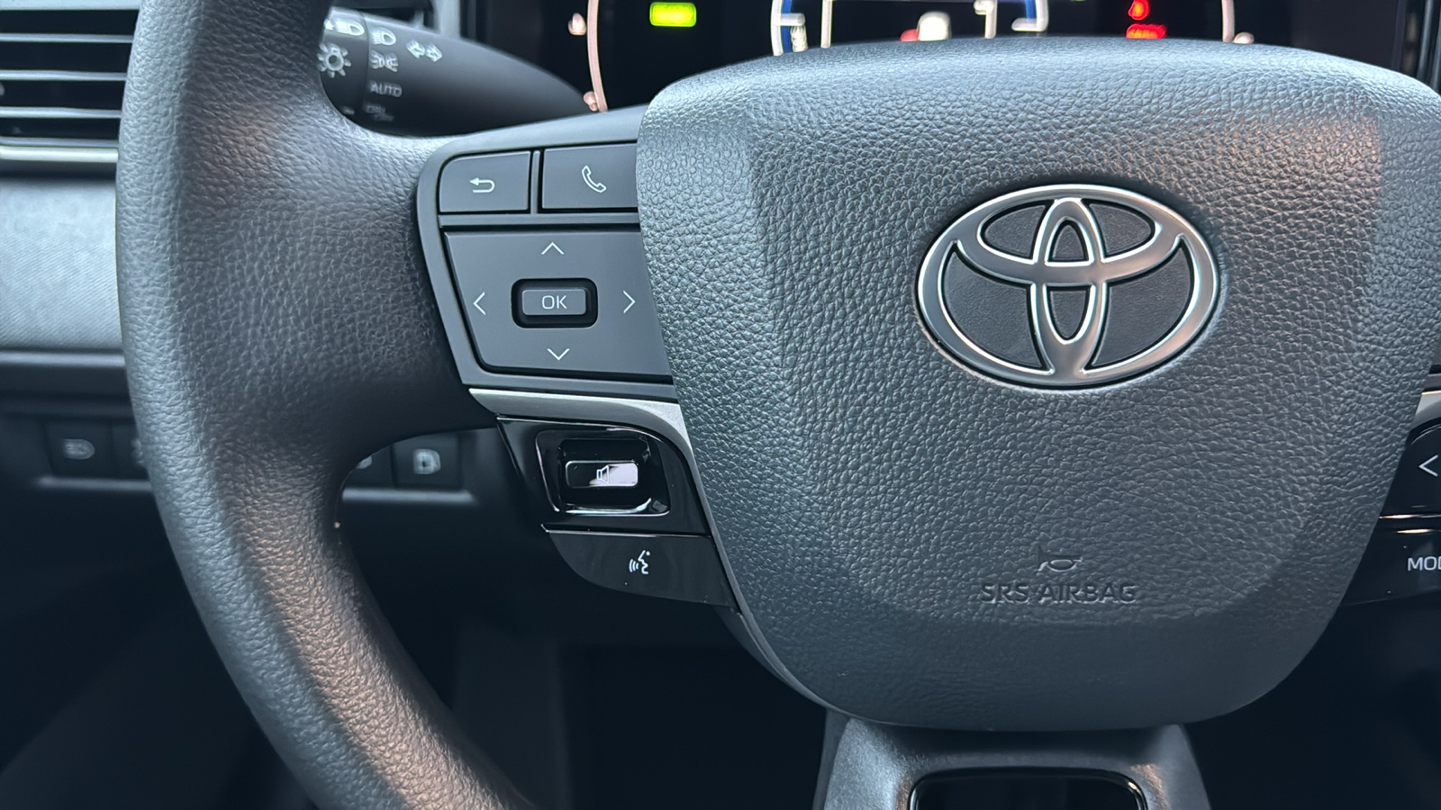 2025 Toyota Camry LE 19