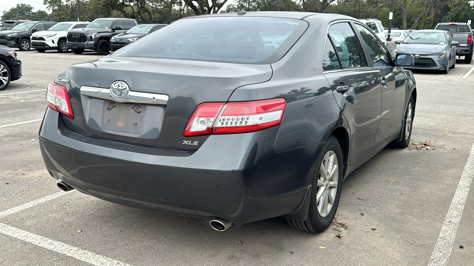 2011 Toyota Camry XLE 10