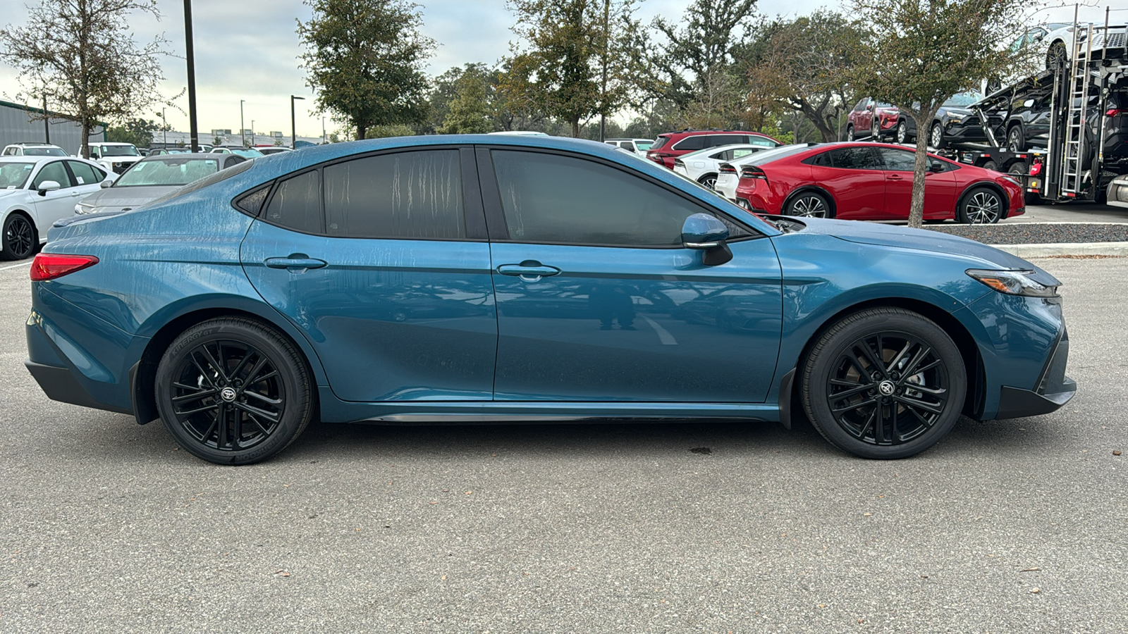 2025 Toyota Camry SE 8