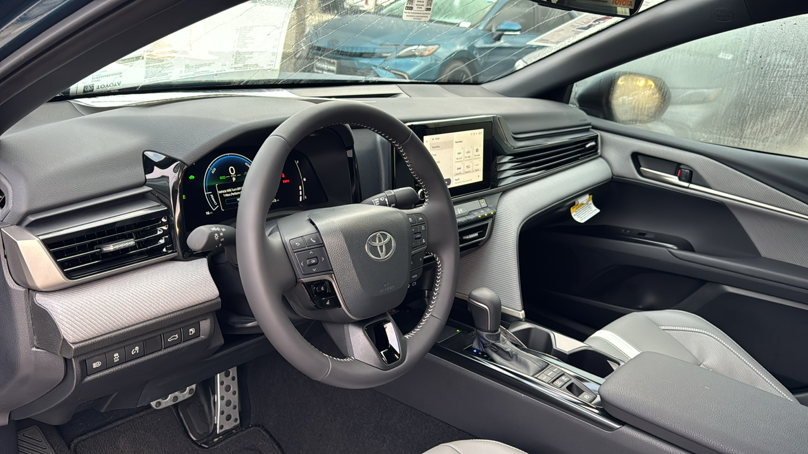 2025 Toyota Camry SE 12