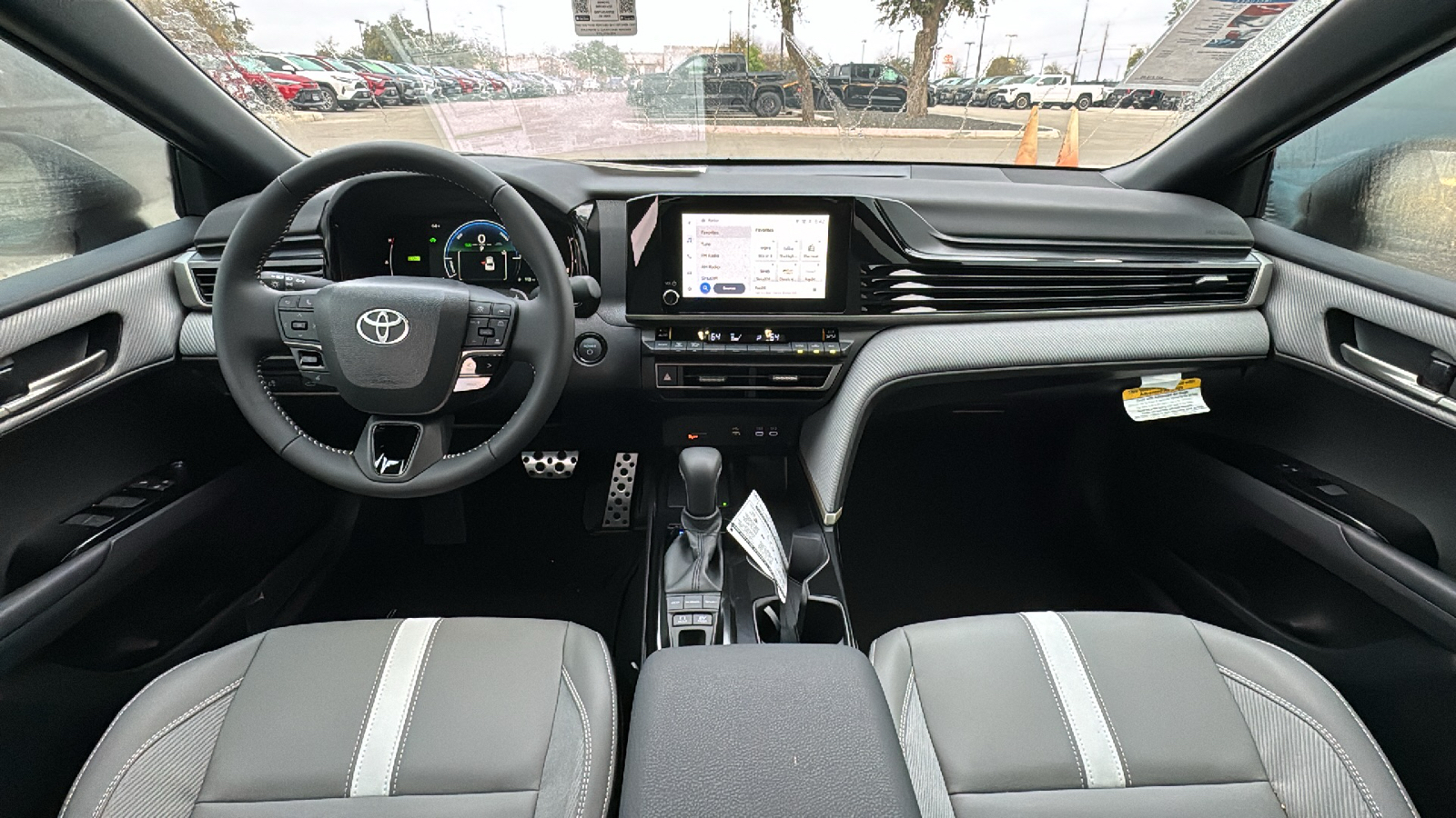 2025 Toyota Camry SE 16