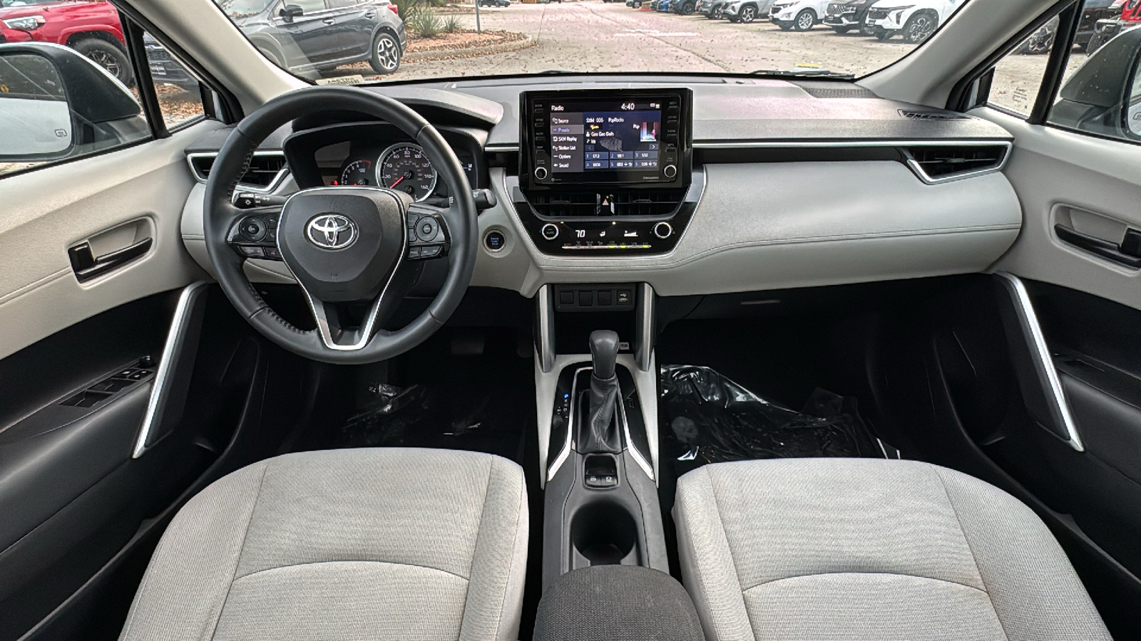 2022 Toyota Corolla Cross LE 17