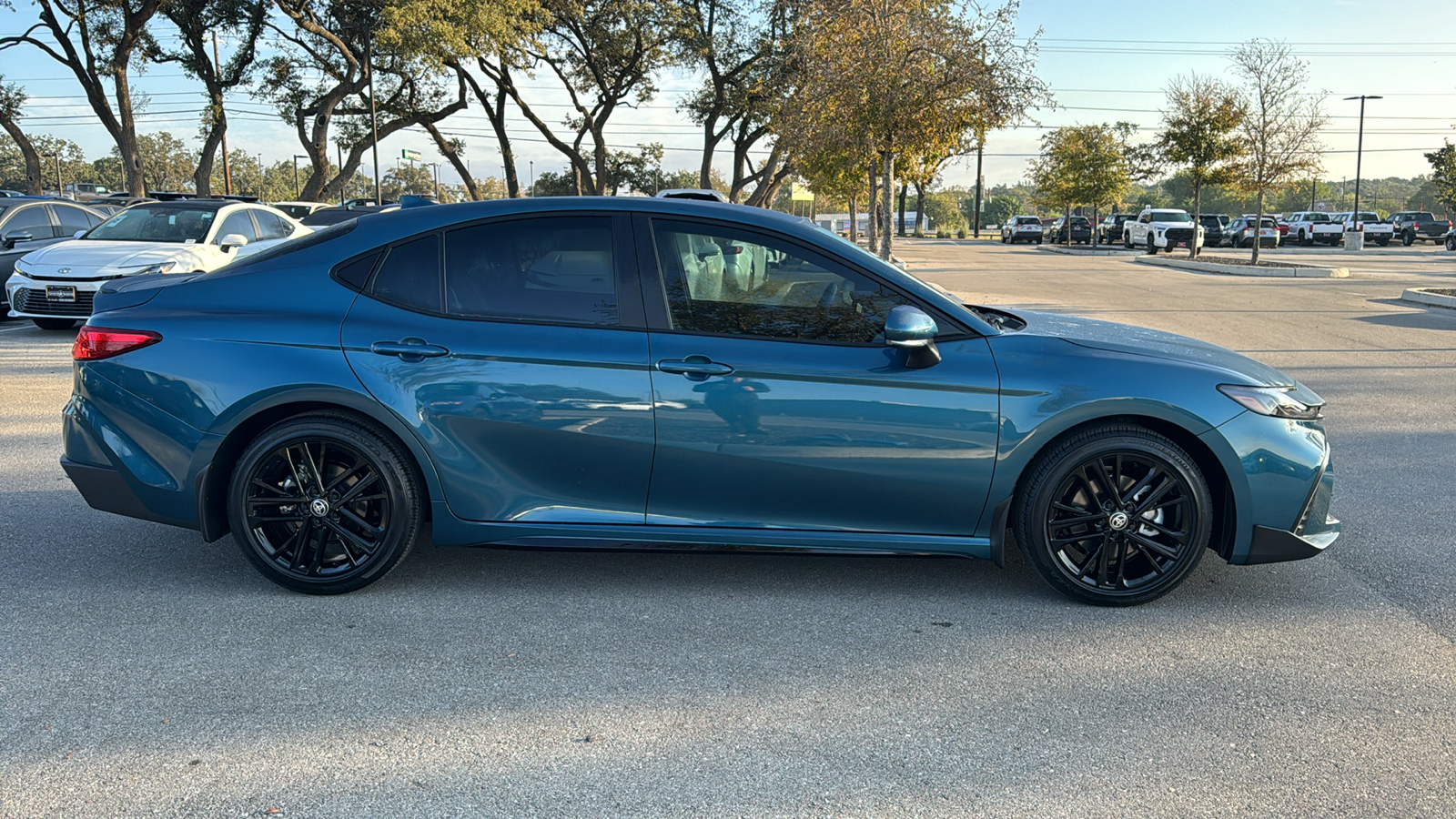 2025 Toyota Camry SE 8