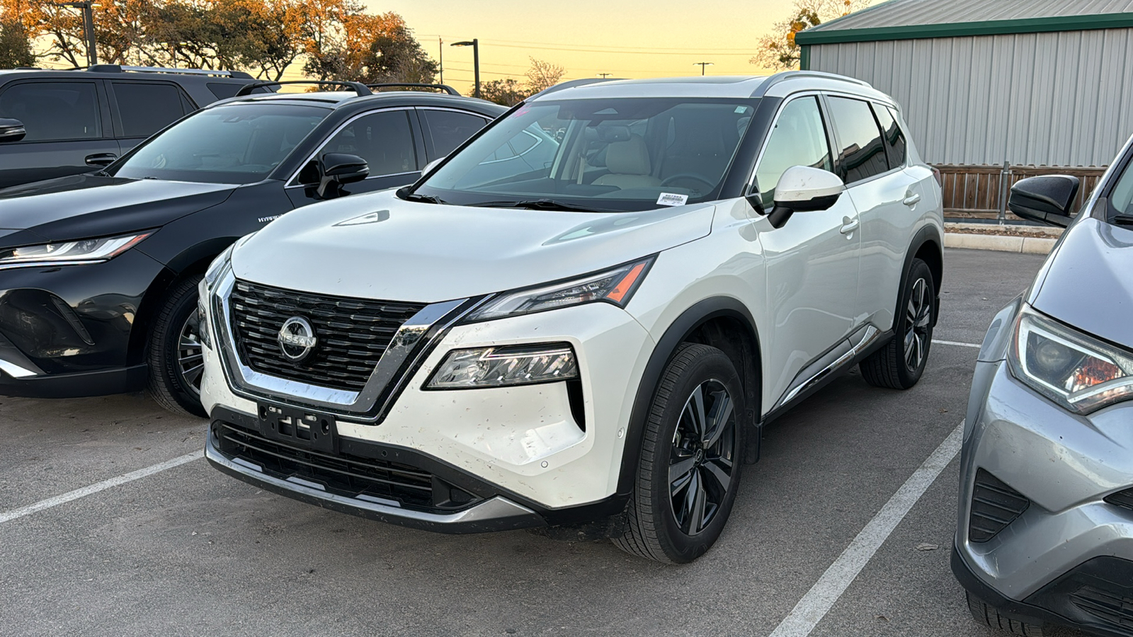 2023 Nissan Rogue SL 3