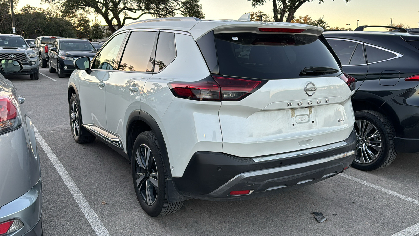 2023 Nissan Rogue SL 4