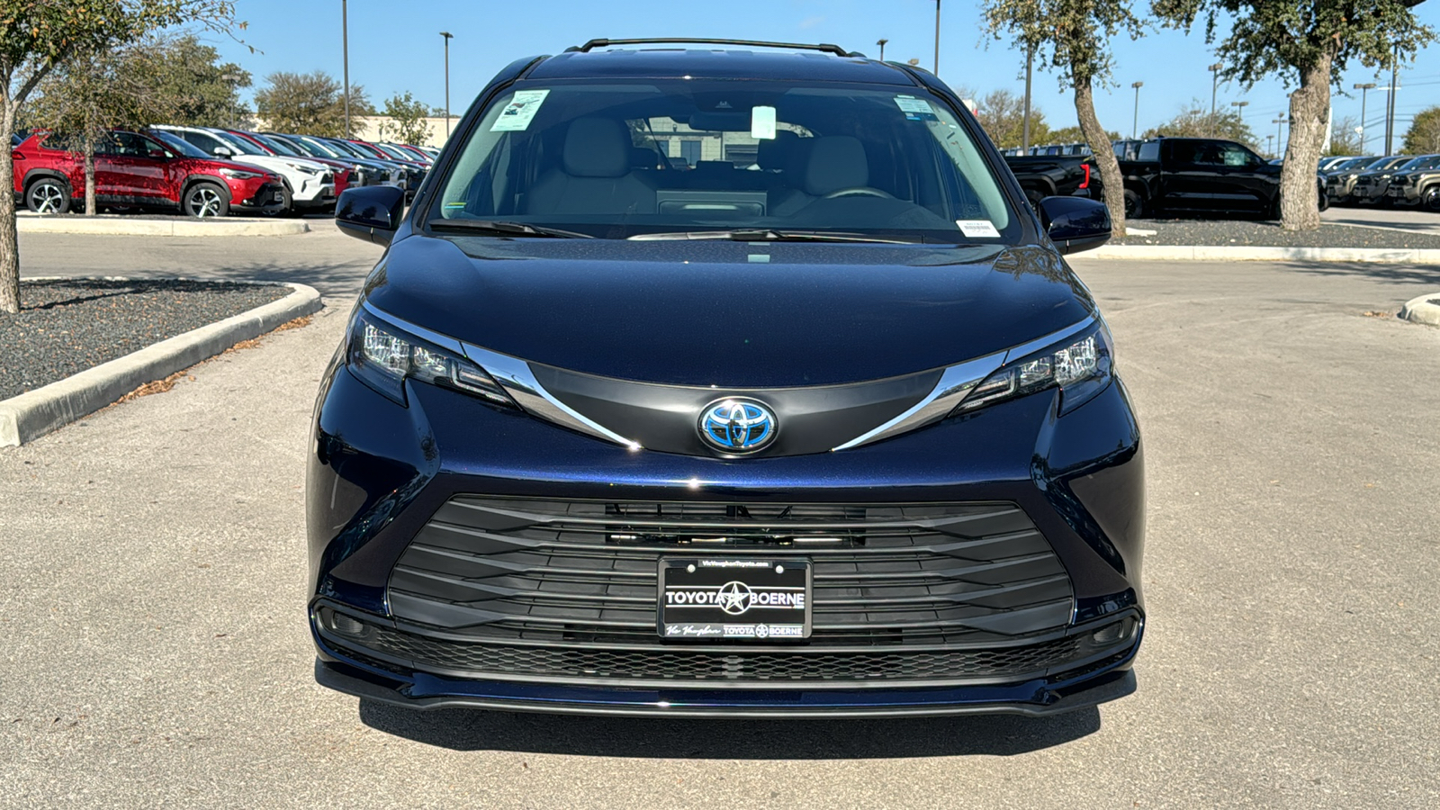 2025 Toyota Sienna LE 2