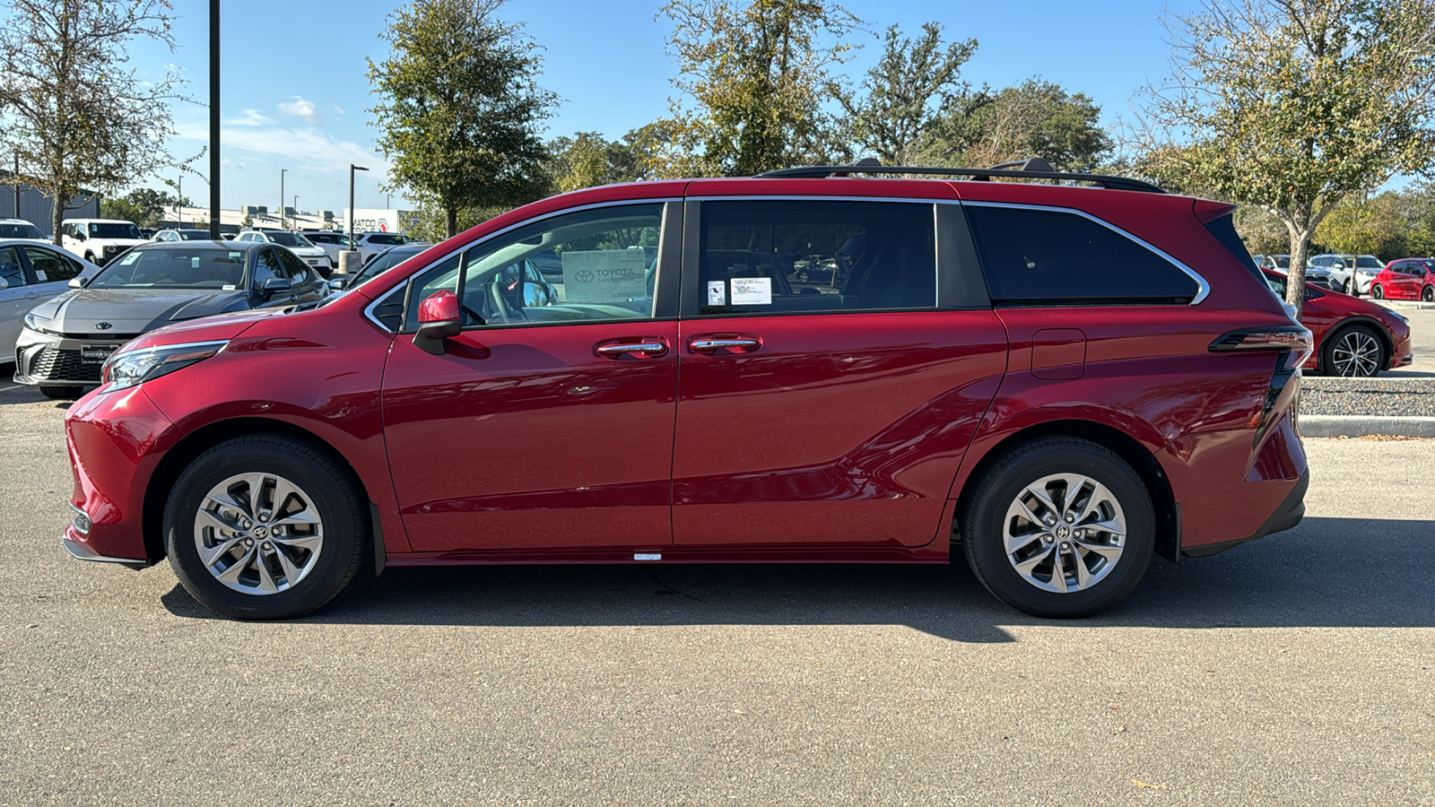 2025 Toyota Sienna XLE 4