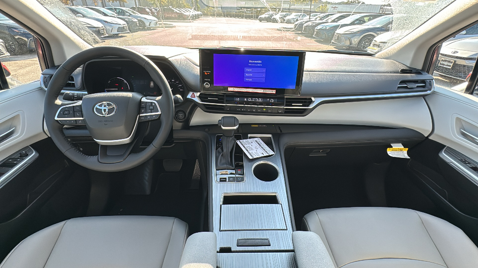 2025 Toyota Sienna XLE 17