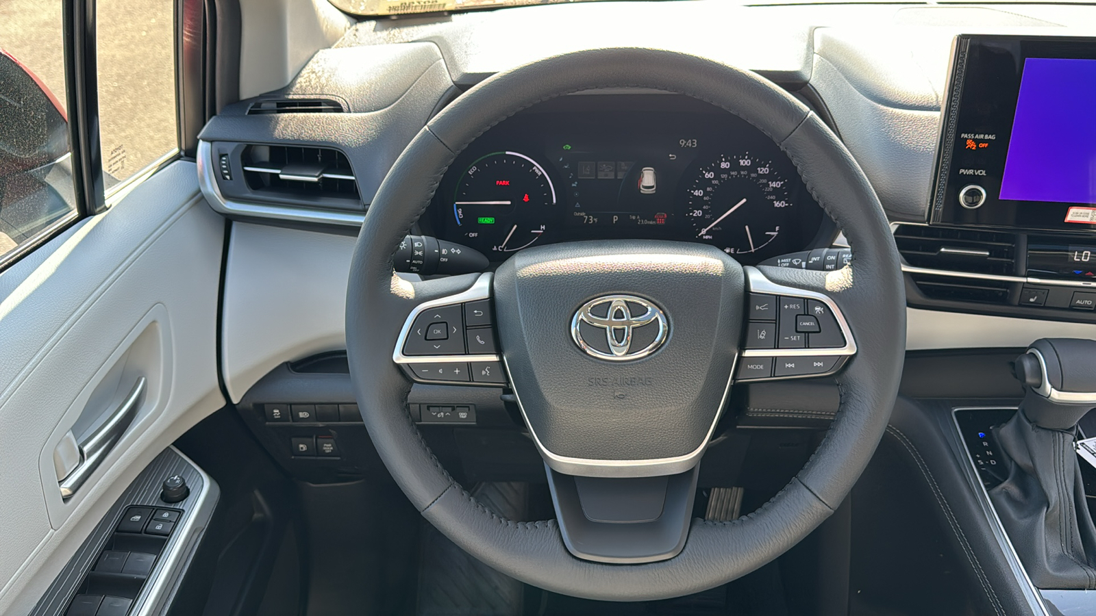 2025 Toyota Sienna XLE 18