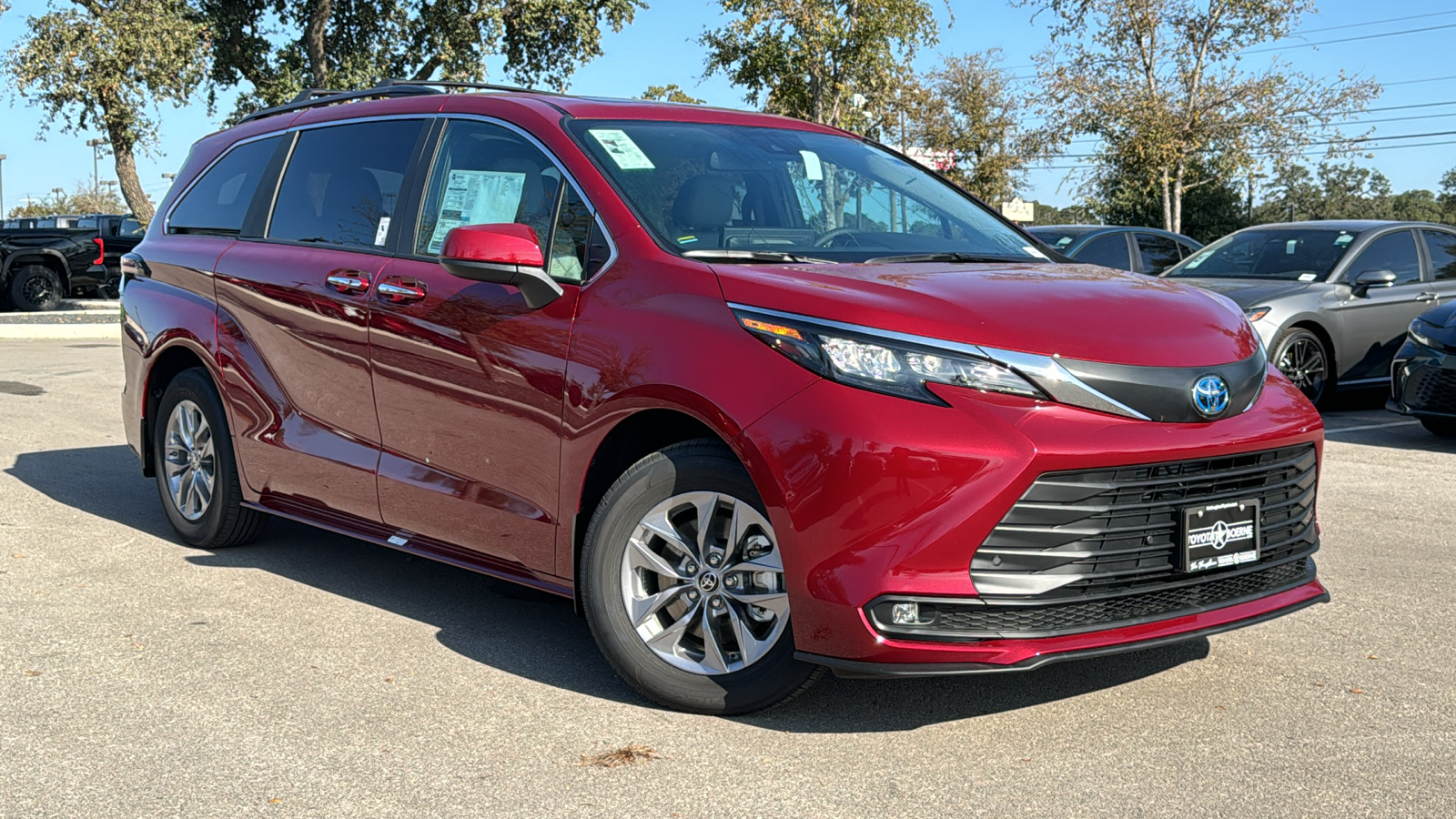 2025 Toyota Sienna XLE 25