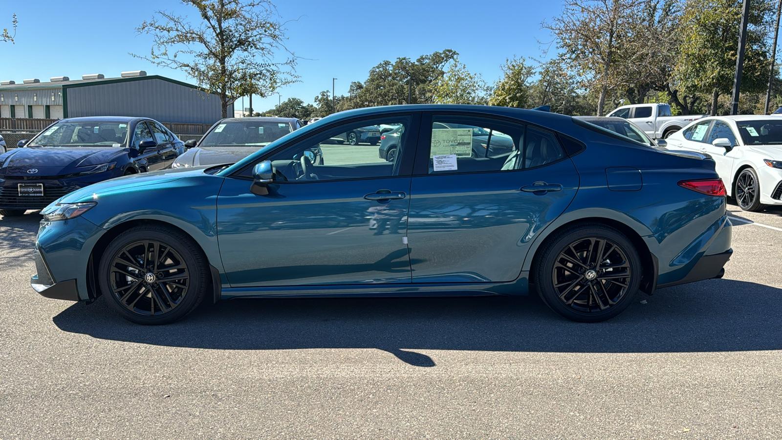 2025 Toyota Camry SE 4