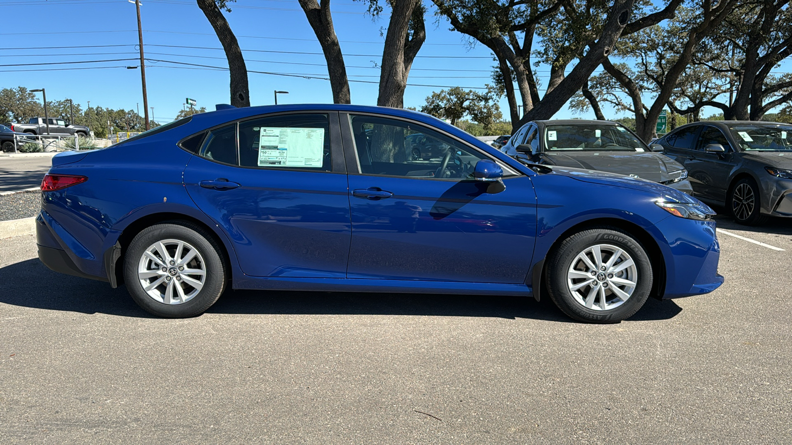 2025 Toyota Camry LE 8