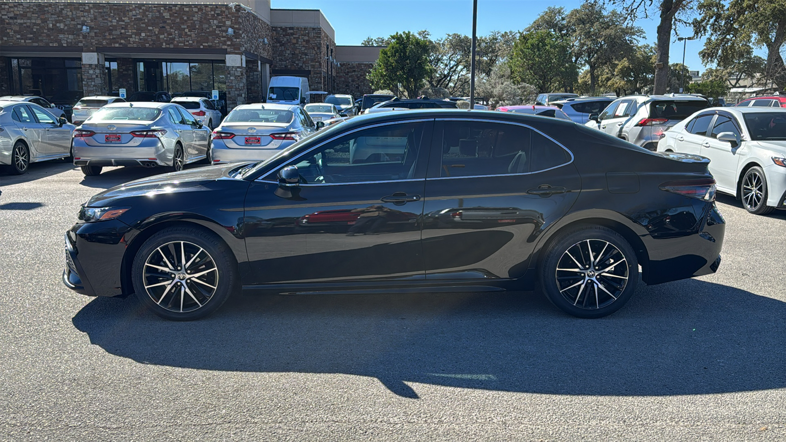 2022 Toyota Camry SE 4