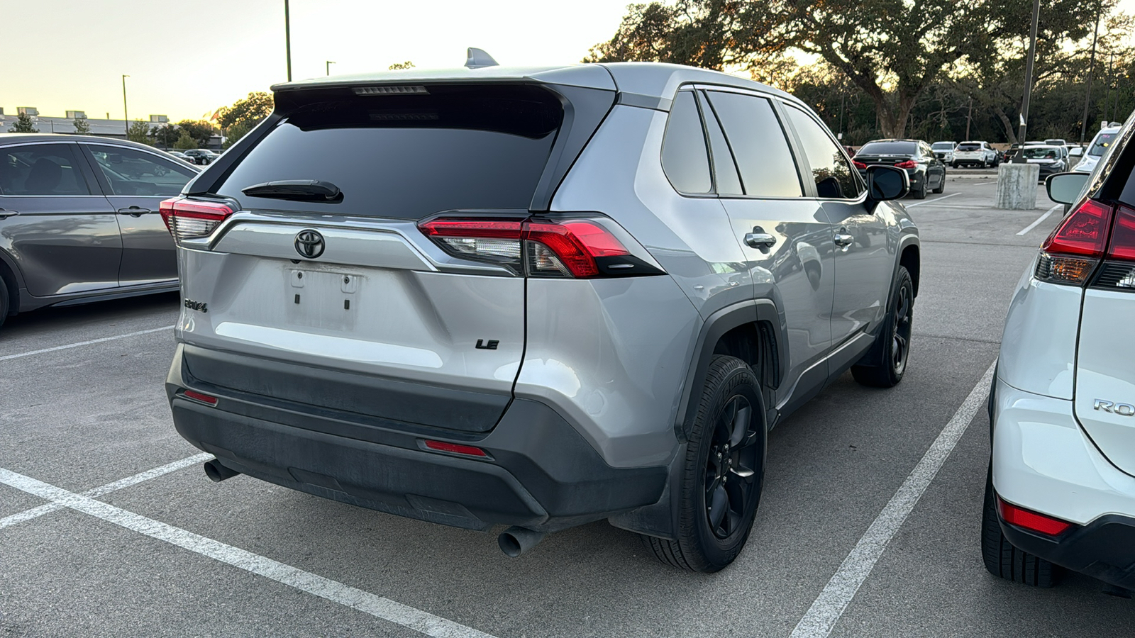 2022 Toyota RAV4 LE 6