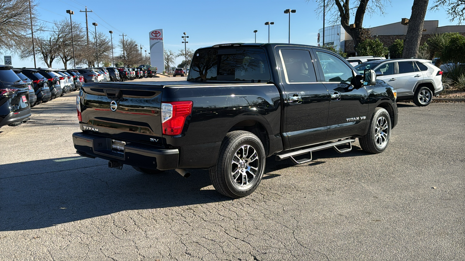 2020 Nissan Titan SV 8