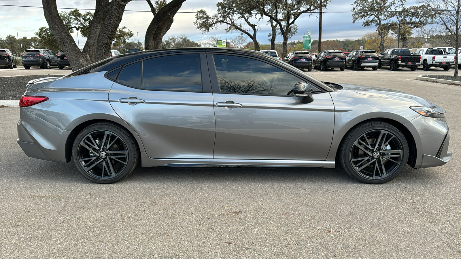 2025 Toyota Camry XSE 8