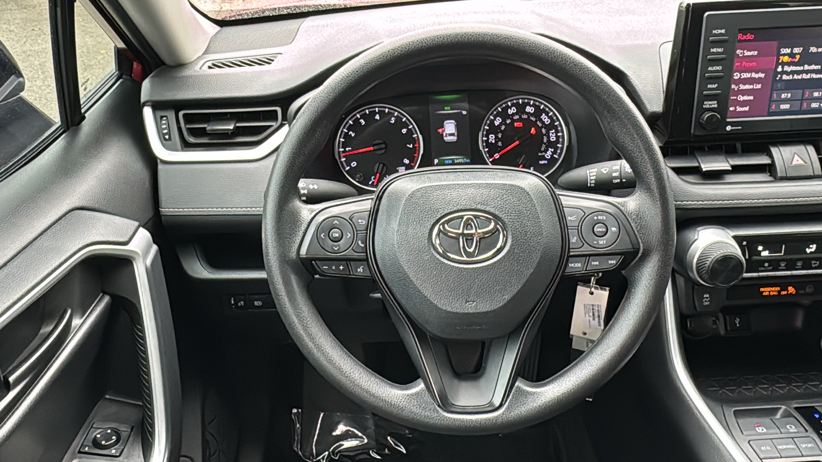 2022 Toyota RAV4 LE 27