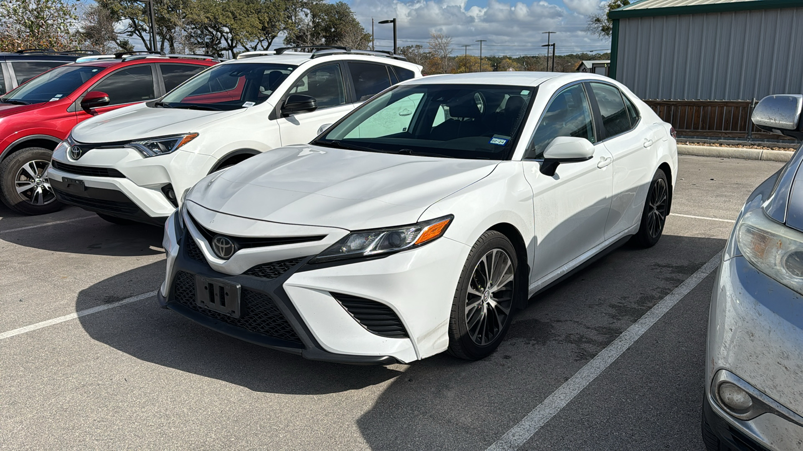 2020 Toyota Camry SE 3