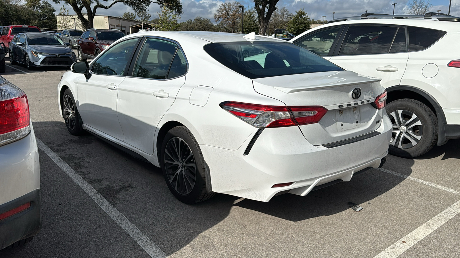 2020 Toyota Camry SE 4