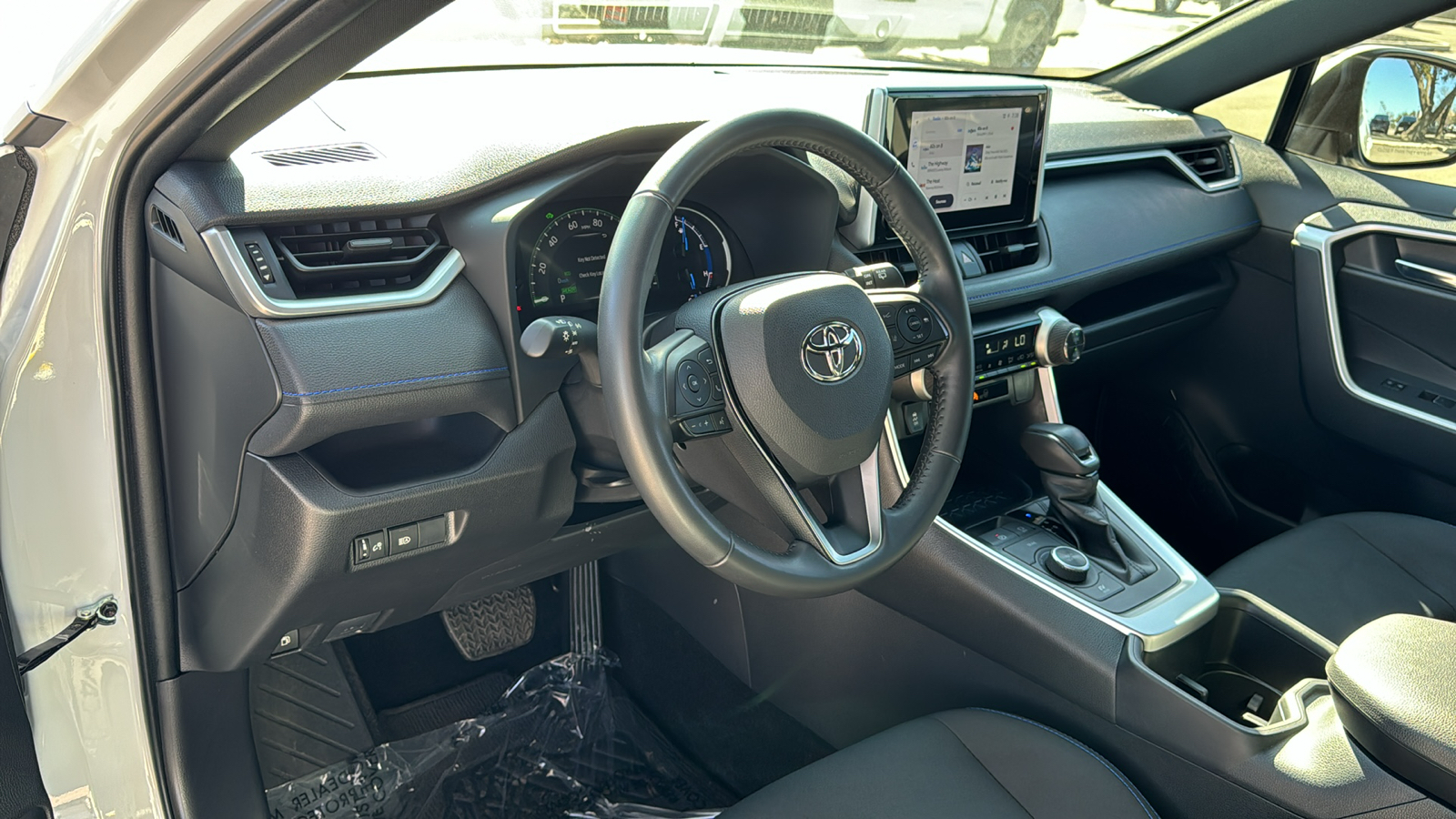 2024 Toyota RAV4 Hybrid SE 12