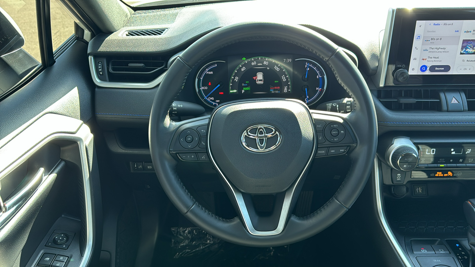 2024 Toyota RAV4 Hybrid SE 27