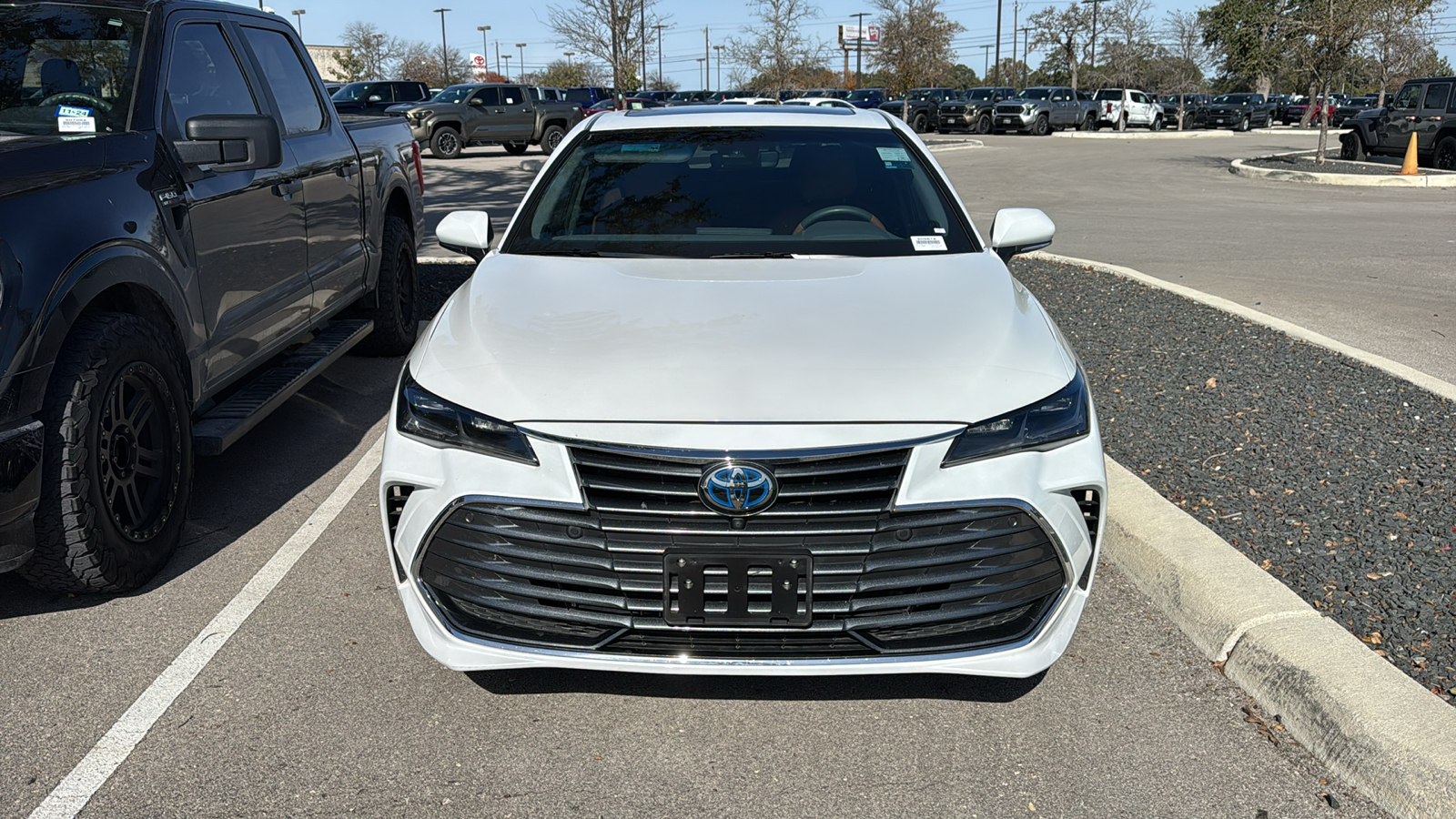 2019 Toyota Avalon Hybrid Limited 2