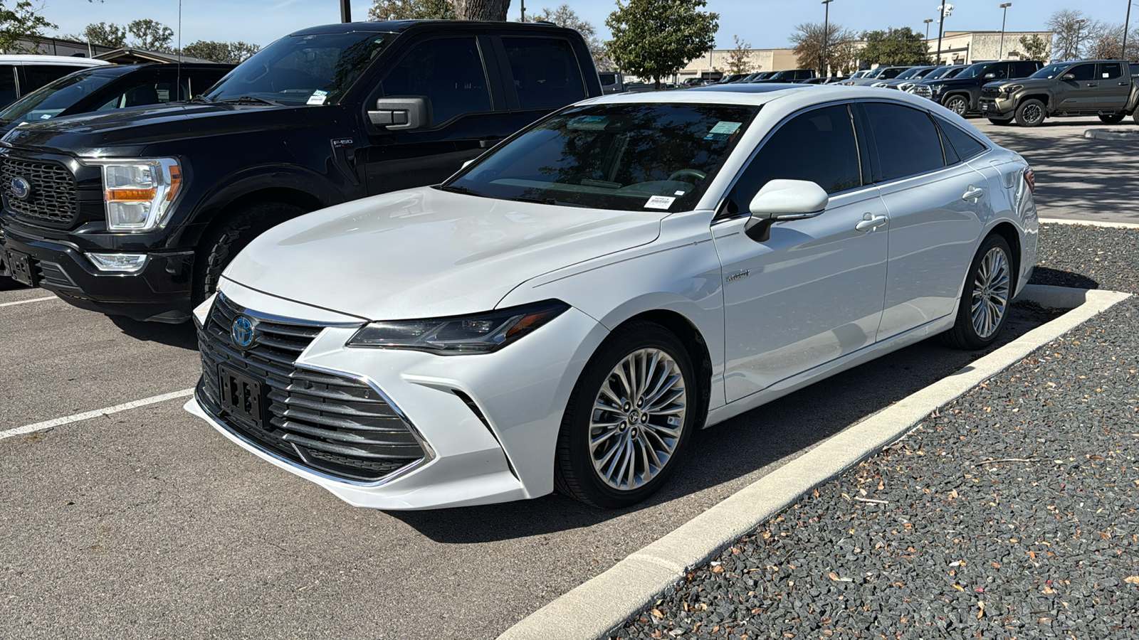 2019 Toyota Avalon Hybrid Limited 3