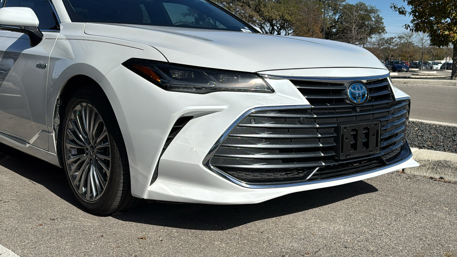 2019 Toyota Avalon Hybrid Limited 9