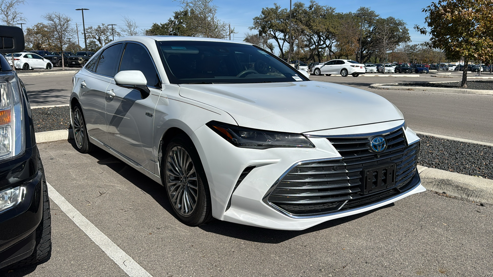 2019 Toyota Avalon Hybrid Limited 11