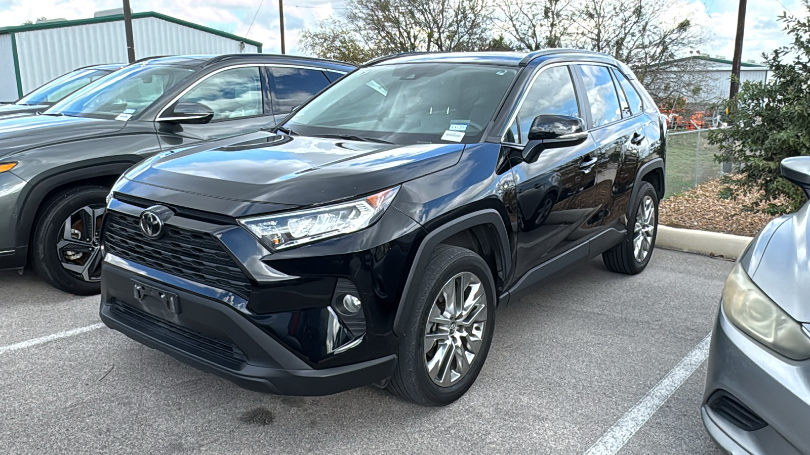 2020 Toyota RAV4 XLE Premium 3