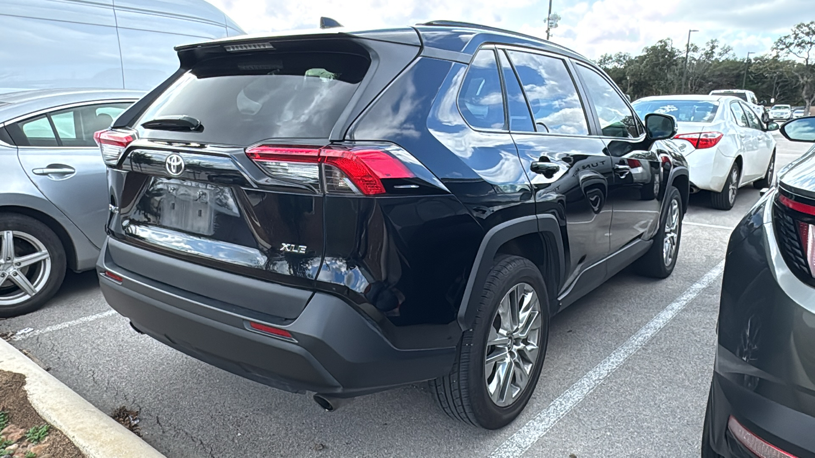 2020 Toyota RAV4 XLE Premium 6