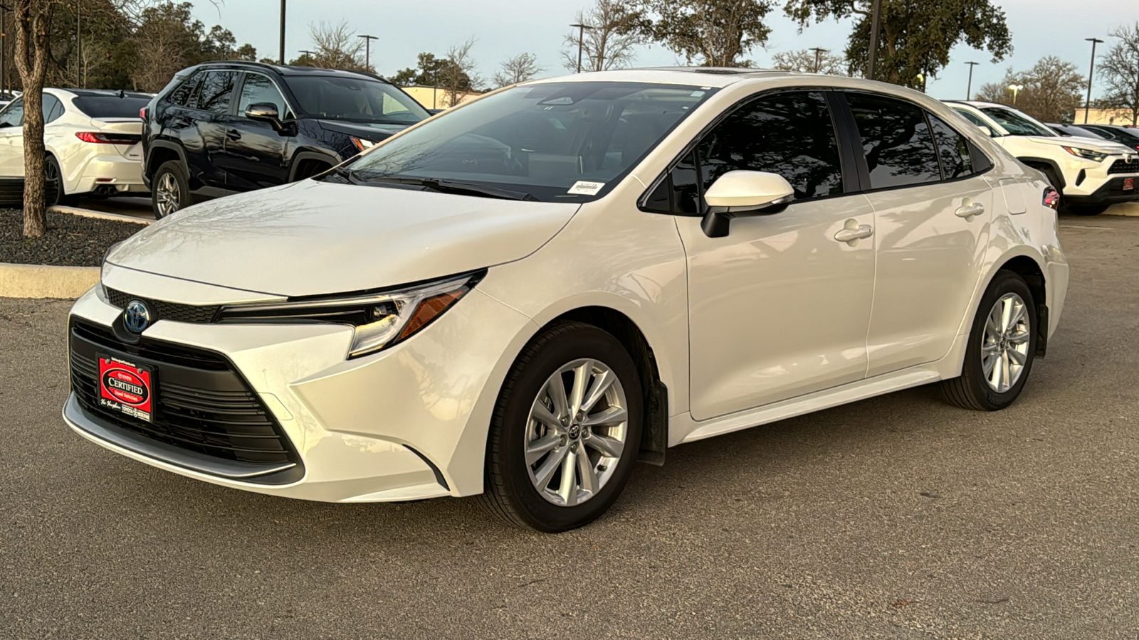 2025 Toyota Corolla Hybrid XLE 3