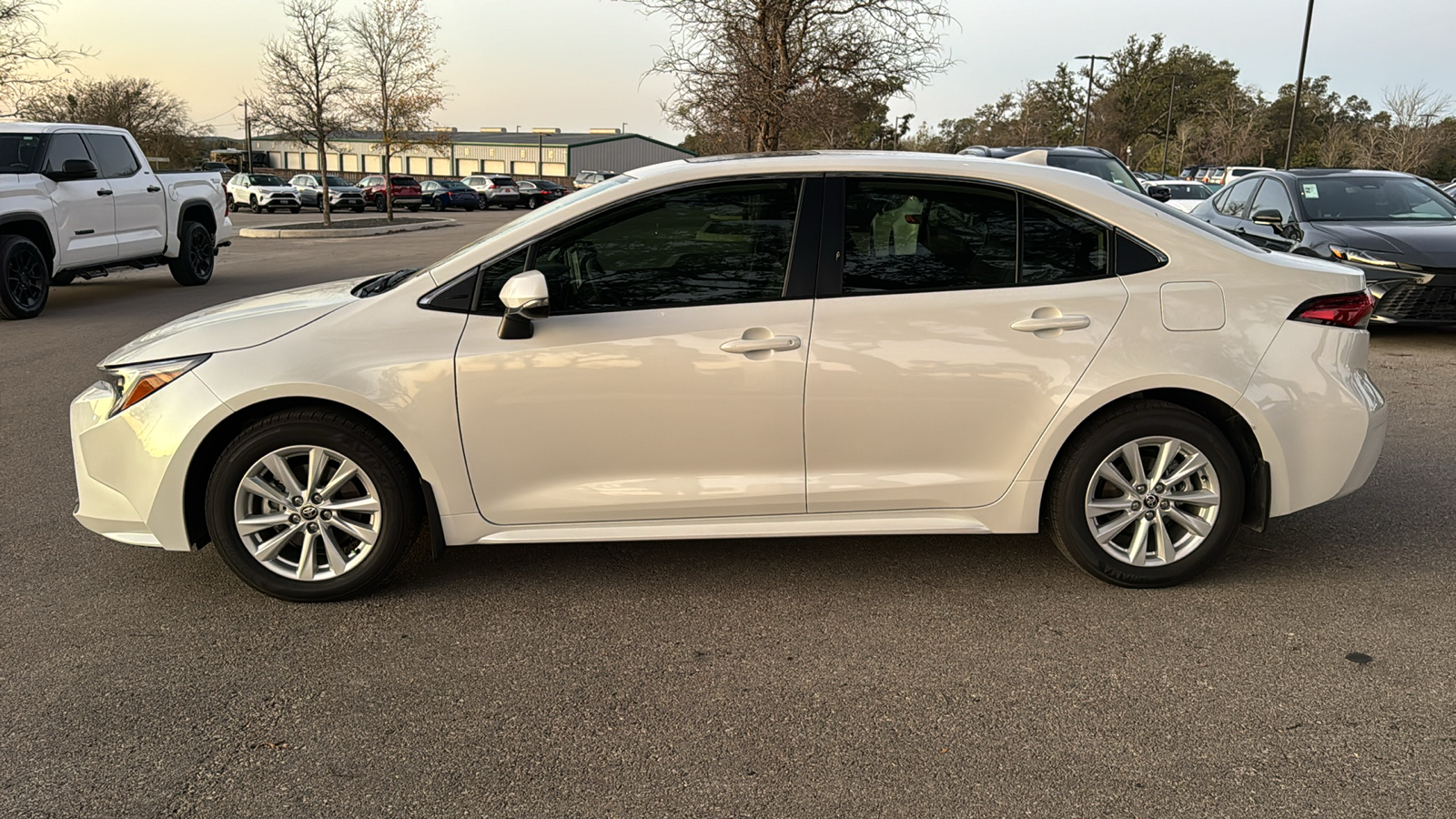 2025 Toyota Corolla Hybrid XLE 4