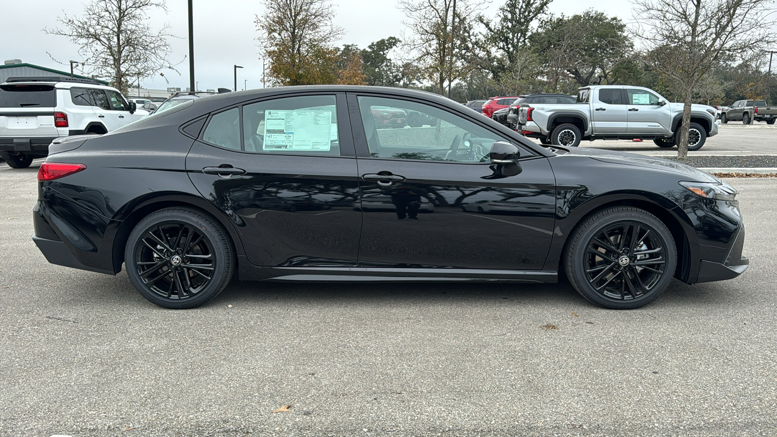 2025 Toyota Camry SE 9